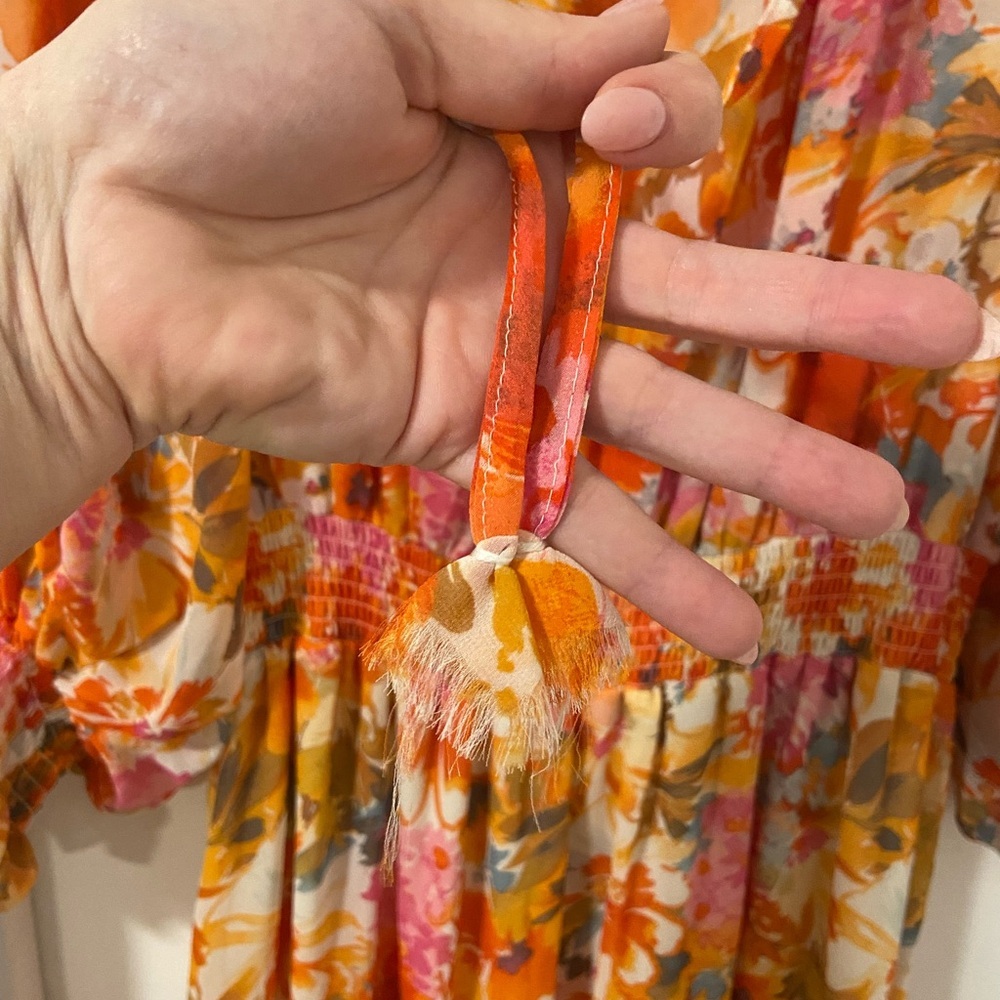Vince Camuto EUC size 1X floral smocked split neck tiered maxi dress - Picture 8 of 11